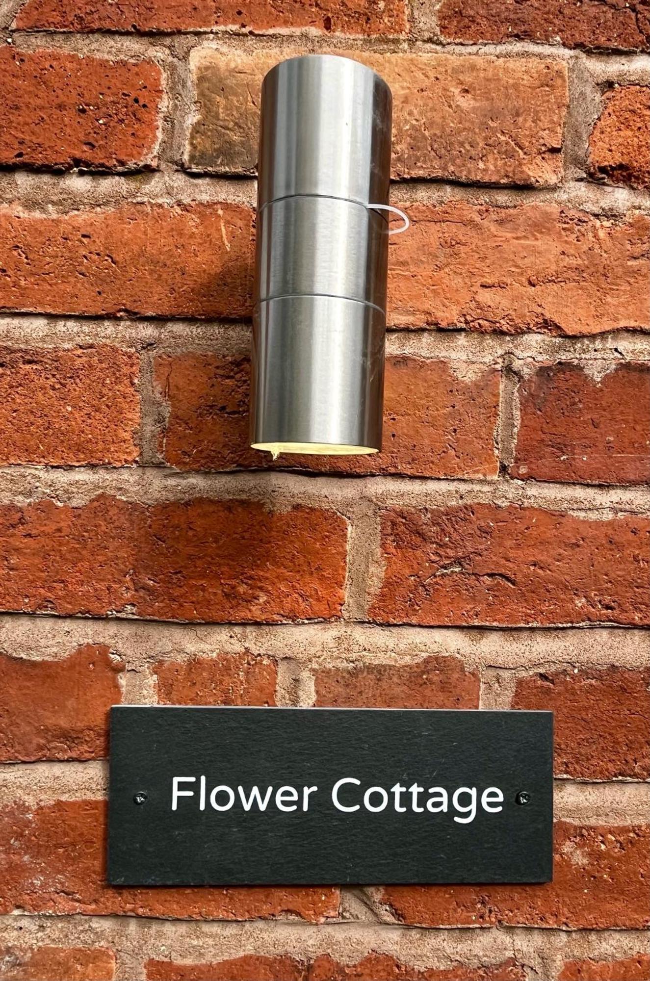 Flower Cottage By Ludlow Castle With Onsite Parking Exterior foto